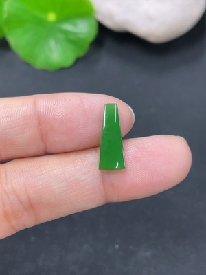 F41934635 翡翠戒面 货品总重约0.5g