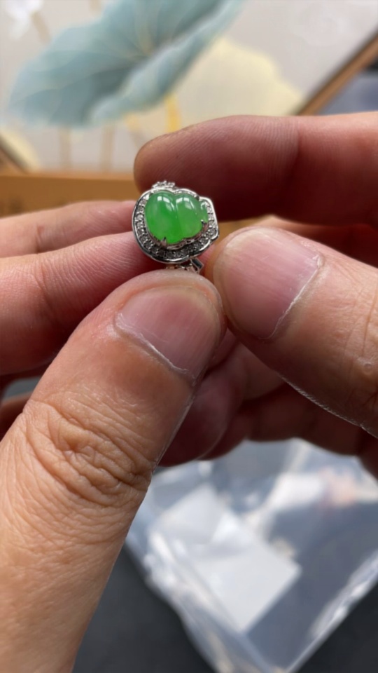 F23568292 Jadeite Gourd Inlaid Ring 18K Gold Size 16 Total Weight Approx. 3.66g