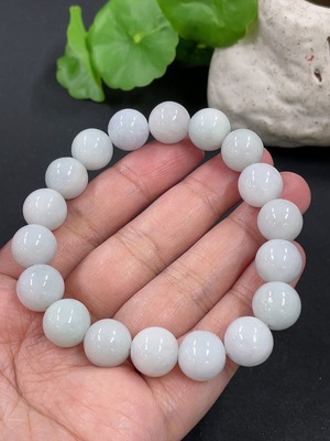 F39610901 翡翠手串 卡11.5mm左右  货品总重约45.12g