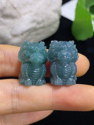F46564501 翡翠石狮挂件 货品总重约16.88g