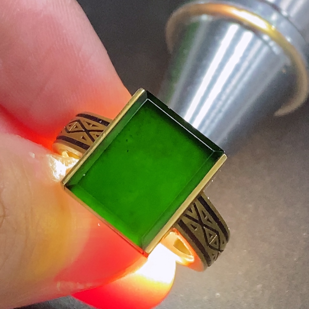 F33932430 Jadeite and 18K Gold Mounted Ring Size 17 Total Weight Approx. 8.4g