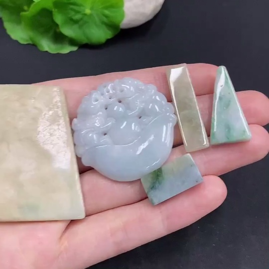 F32722676 Jadeite Pendants Sell as a Lot