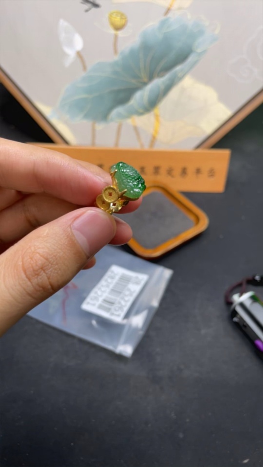 F28252261 Jadeite and Diamond Ring in 18K Gold Size 10 Total Weight Approx. 5.17g