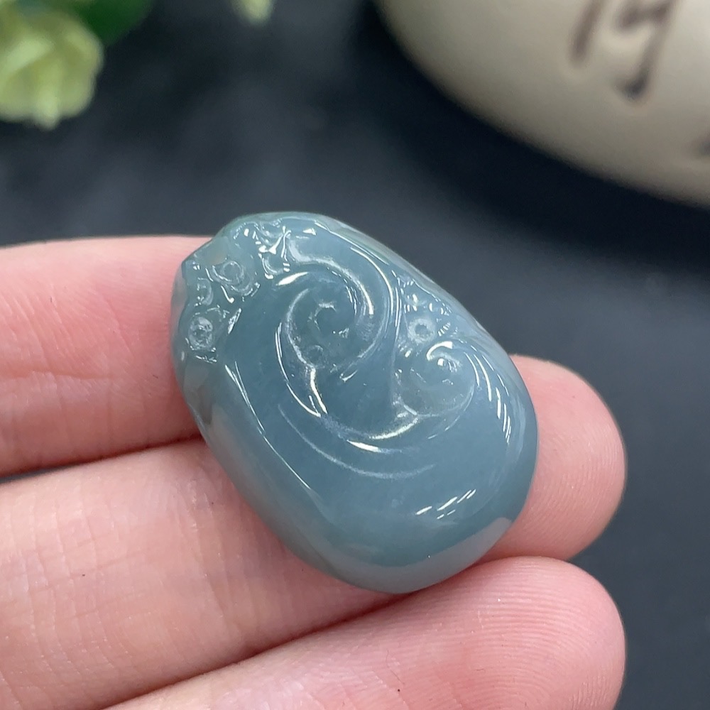 F10122982 Jadeite Pendant Ruyi