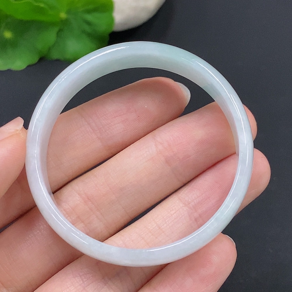 F29337141 Jadeite round bangle, total weight approximately 20.4g, size 46