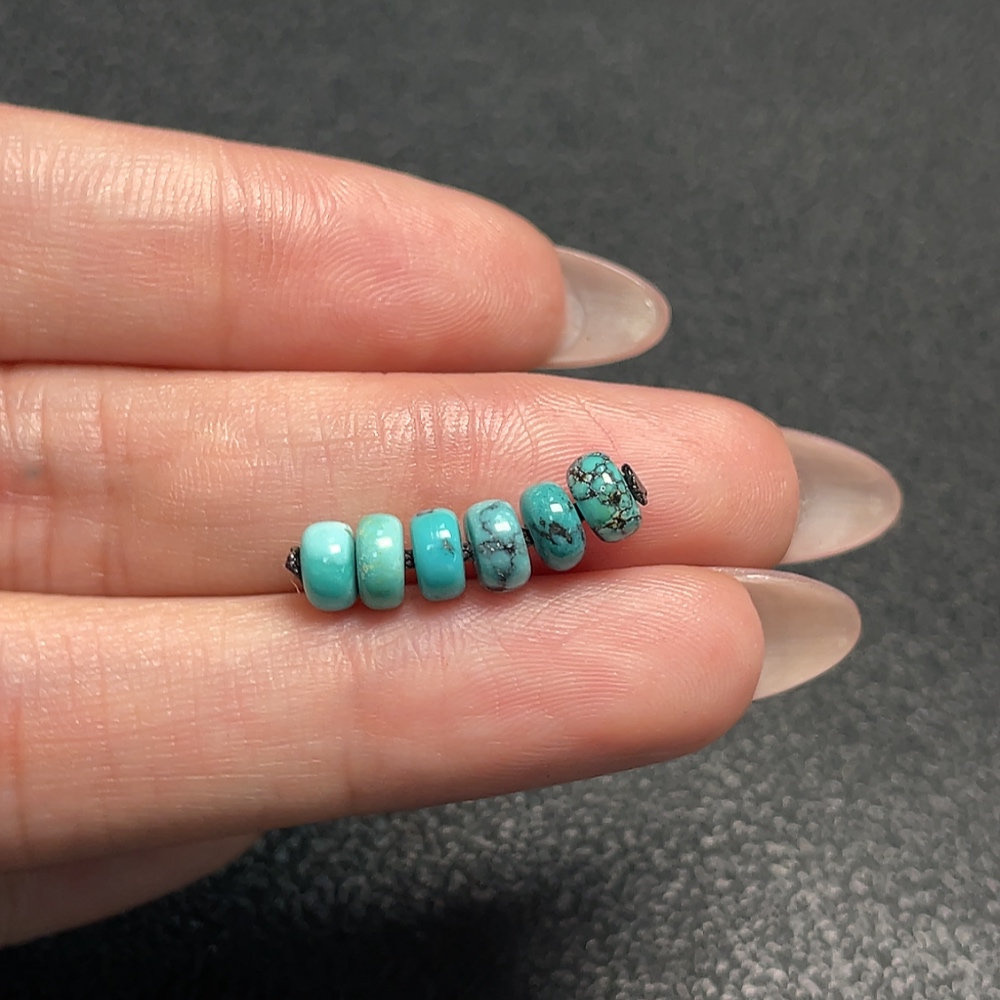 C34040525 Turquoise Pendant with Other Mineral Components, Total Weight Approx. 0.93g, Size Around 5.5mm