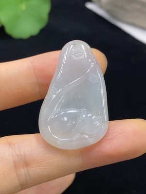 F31600042 翡翠挂件 货品总重约8.5g