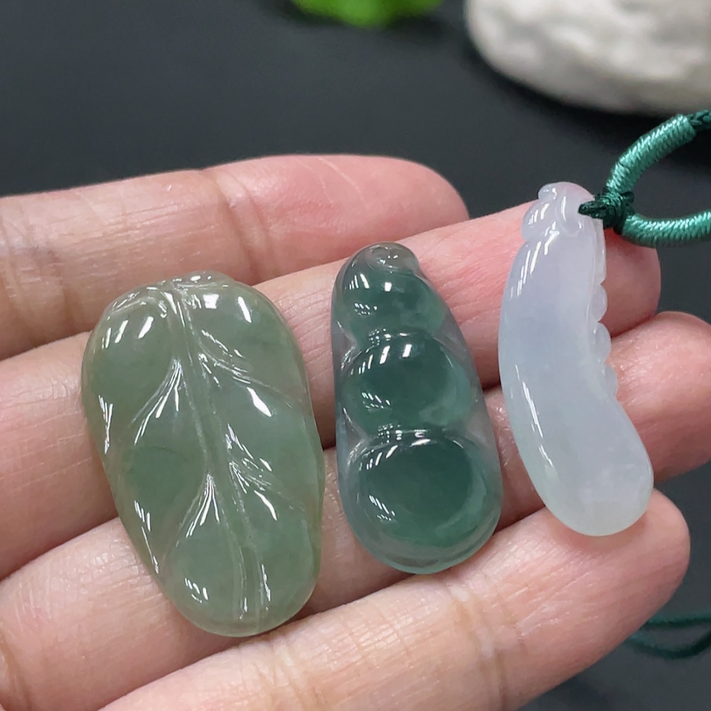 F33876184 Jadeite Pendant Leaf Fudu Fugu a