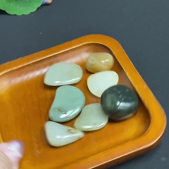 H33881689 Hetian Jade, undetermined cause of skin color, total weight approx. 45.4g