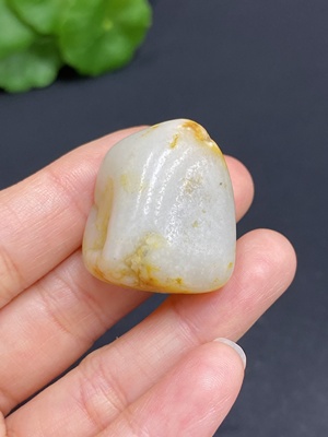 H29329326 Hetian Jade Total weight approx. 18.6g Undetermined skin color origin
