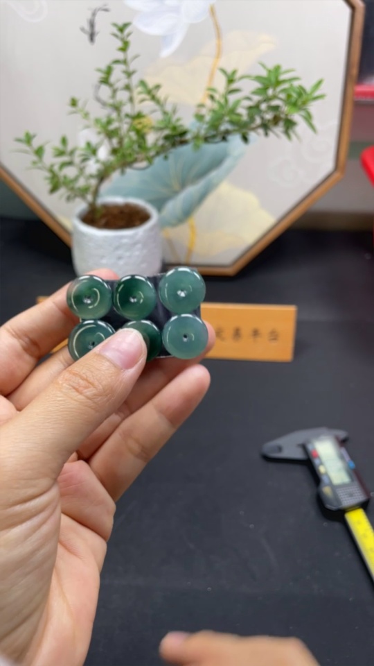 F31637418 Jadeite Pendant Sell as a Lot