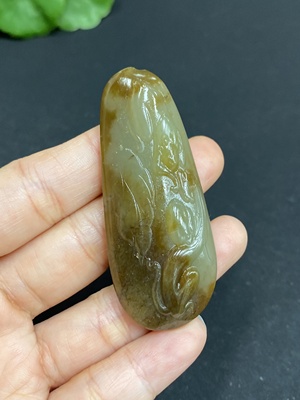 H32813924 Hetian Jade Pendant - Auspicious Monkey Offering Blessings