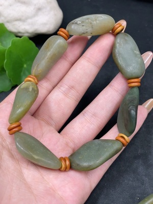 H32751306 Hetian Jade Bracelet, Undetermined Skin Color Origin, Non-Hetian Jade Beads, Contains Other Mineral Components, Total Weight Approximately 55.8g