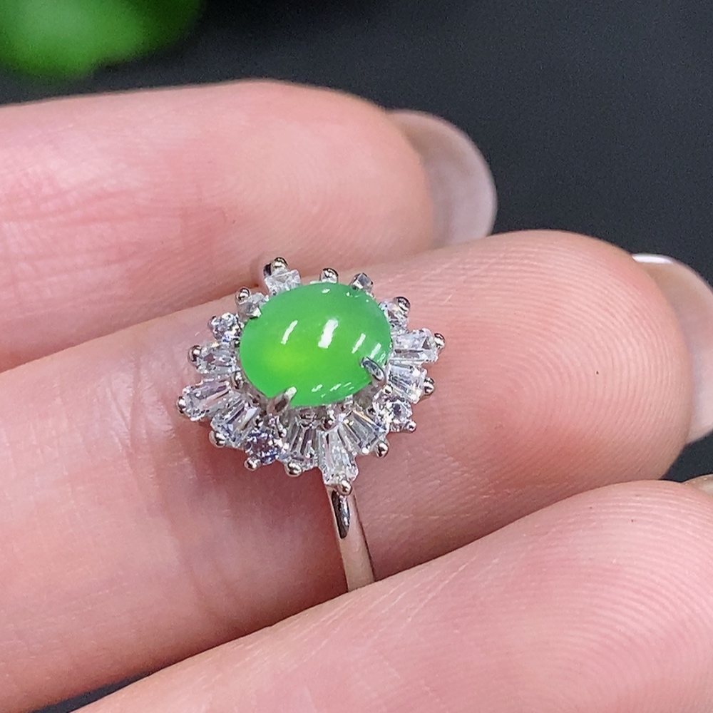 F34060491 Jadeite Cabochon Inlaid Ring with Adjustable Size, Non-Gold Setting, Total Weight Approximately 2g