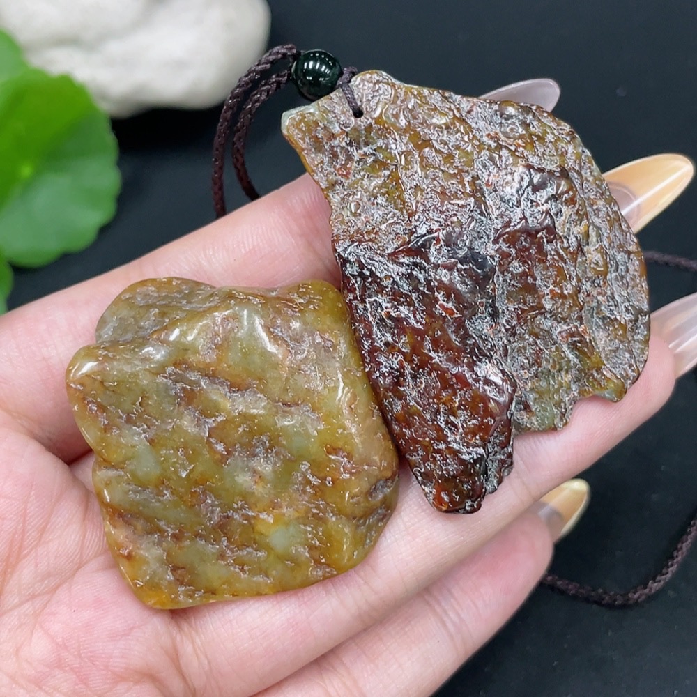 H30491465 Hetian Jade Pendant  Undetermined skin color origin  Contains other mineral components  Total weight (including rope): approx. 47.2g