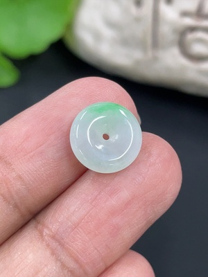 F42952528 翡翠平安扣挂件 货品总重约0.69g
