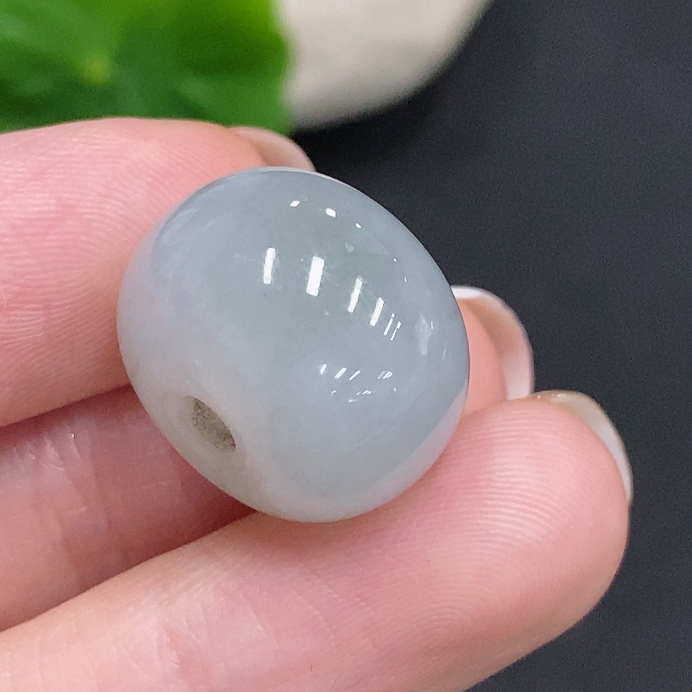 F34003064 Jadeite barrel beads, total weight approximately 8.3 grams