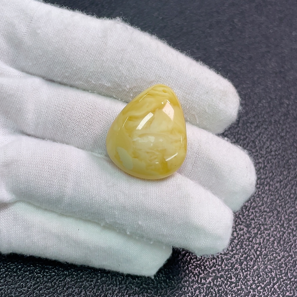 C33891441 Amber Beeswax Pendant, Total Weight Approx. 3.65g