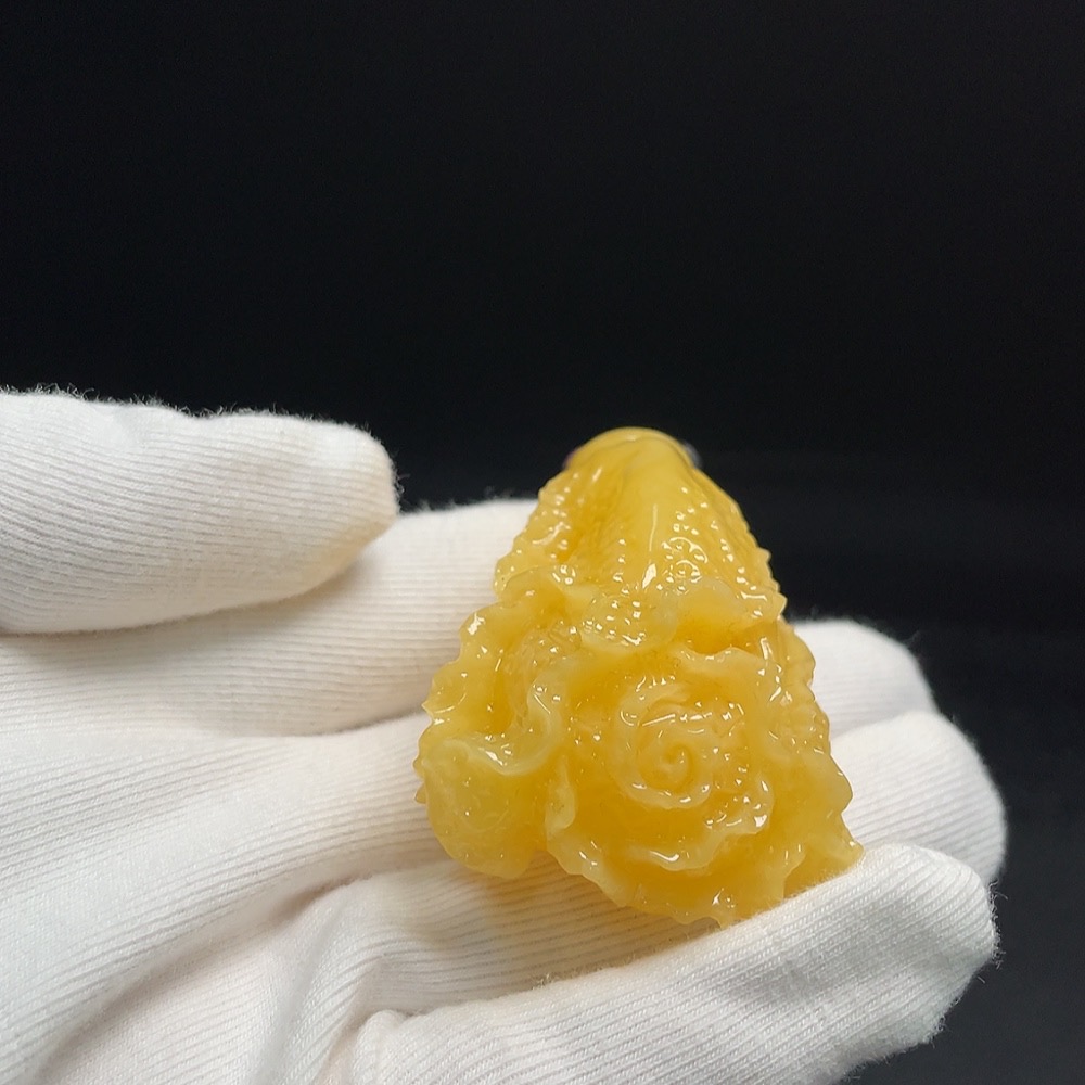 C27100059 Amber Beeswax Pendant, Product Weight Including String Approximately 25.57g, Colorless Film Coated