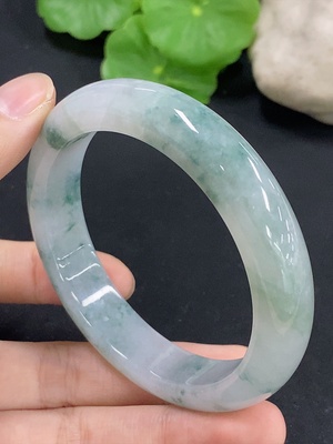 F46519960 翡翠正圈手镯 圈口55.7mm 货品总约重56.57g