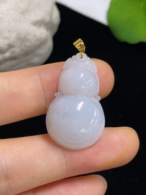 F42977468 翡翠葫芦挂件 18k 货品总重约4.49克