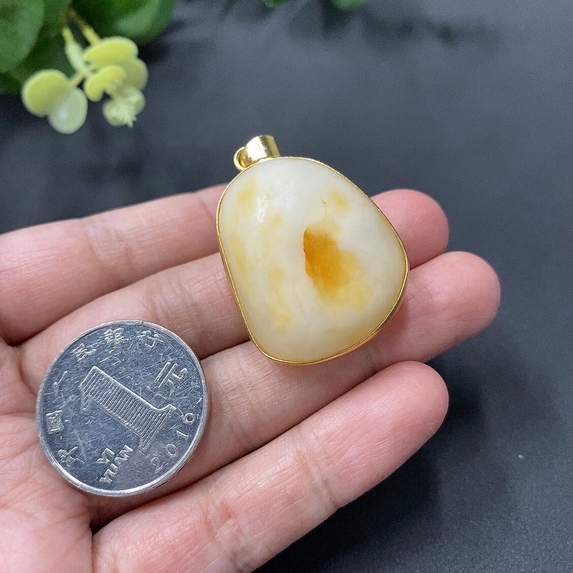 H05108685 Hetian Jade Pendant Total Weight 20g (Non-Gold Inlaid) (Color Origin Undetermined)