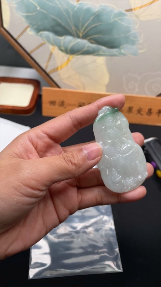 F34041994 Jadeite Pendant Guanyin, Total Weight Approx. 30.65g