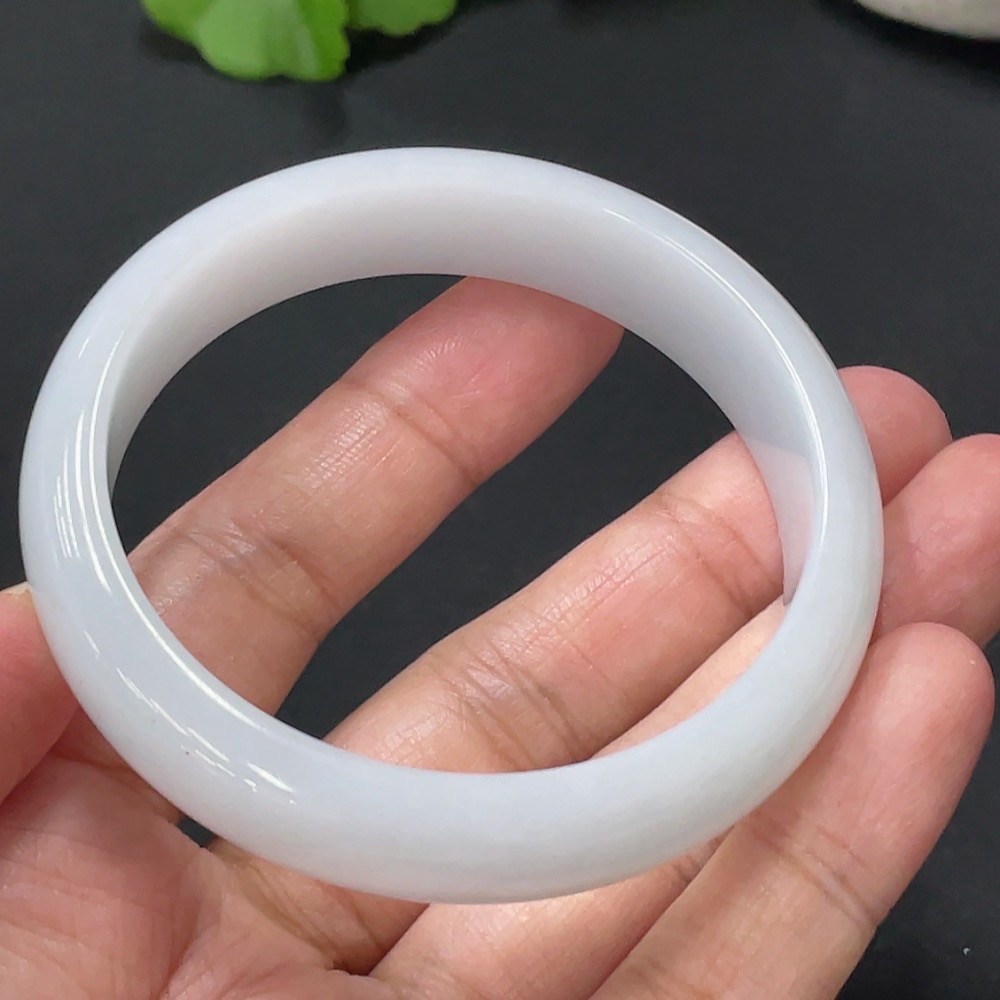 F21324745 Jadeite Round Bracelet Size 54.5 Total Weight 46.003g