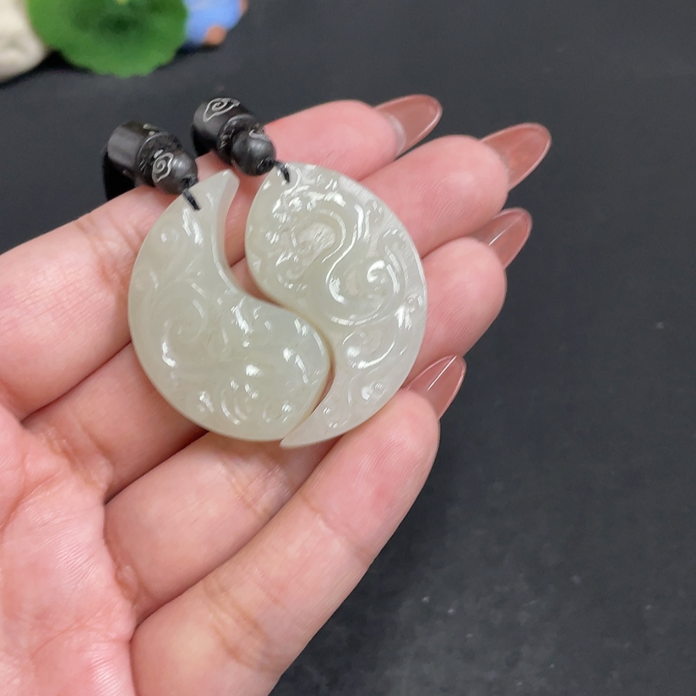 H34011033 Hetian Jade Pendant