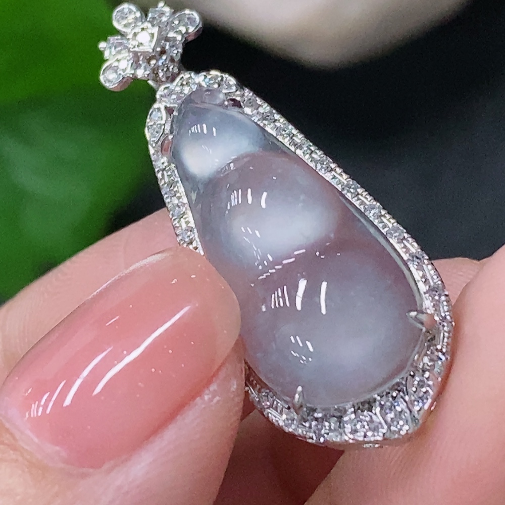 F34997848 Jadeite Inlaid Fu Dou Pendant with 18k Gold and Diamond Accents, Total Weight Approximately 2.45g