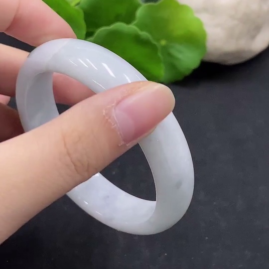 F34997100 Jadeite Round Bracelet Size 53.3 Total Weight Approx. 45.33g with Crack