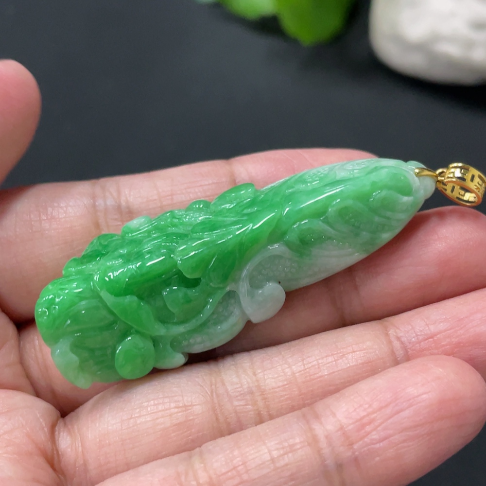F32821188 Jadeite Cabbage Pendant with 18K Gold Clasp, Total Weight Approx. 21.7g