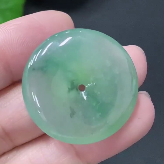 F33829586 JadeitePendant Peace Knot