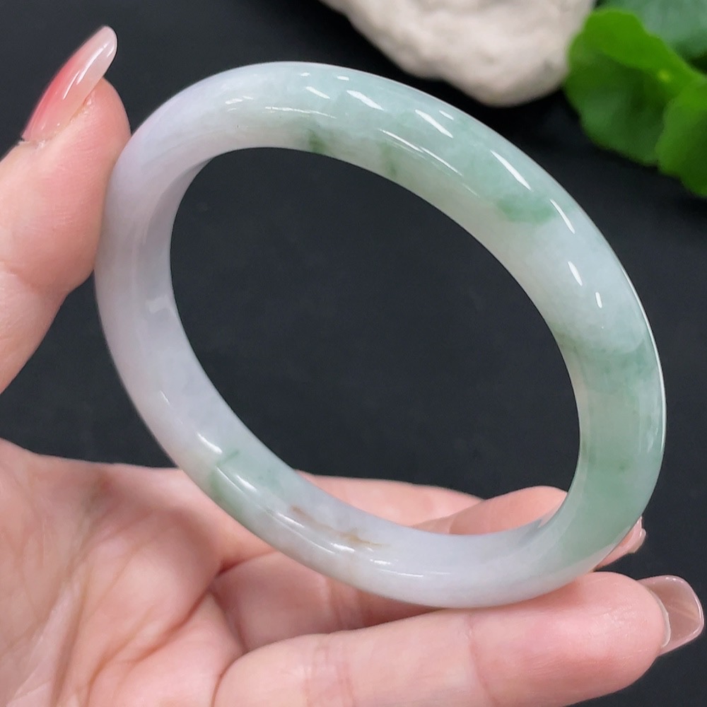 F26024329 Jadeite Imperial Concubine Bracelet Size 60/54 Total Weight Approx. 46.7g