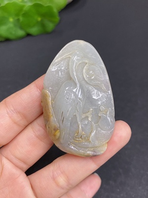 H32795150 和田玉挂件    仙鹤       货品总重约29.2g   皮色成因未定   含其他矿物成份