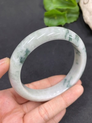 F17898423 Jadeite Regular Bangle, Loop Size 58.7, Containing Other Mineral Components, Total Weight 67.922g
