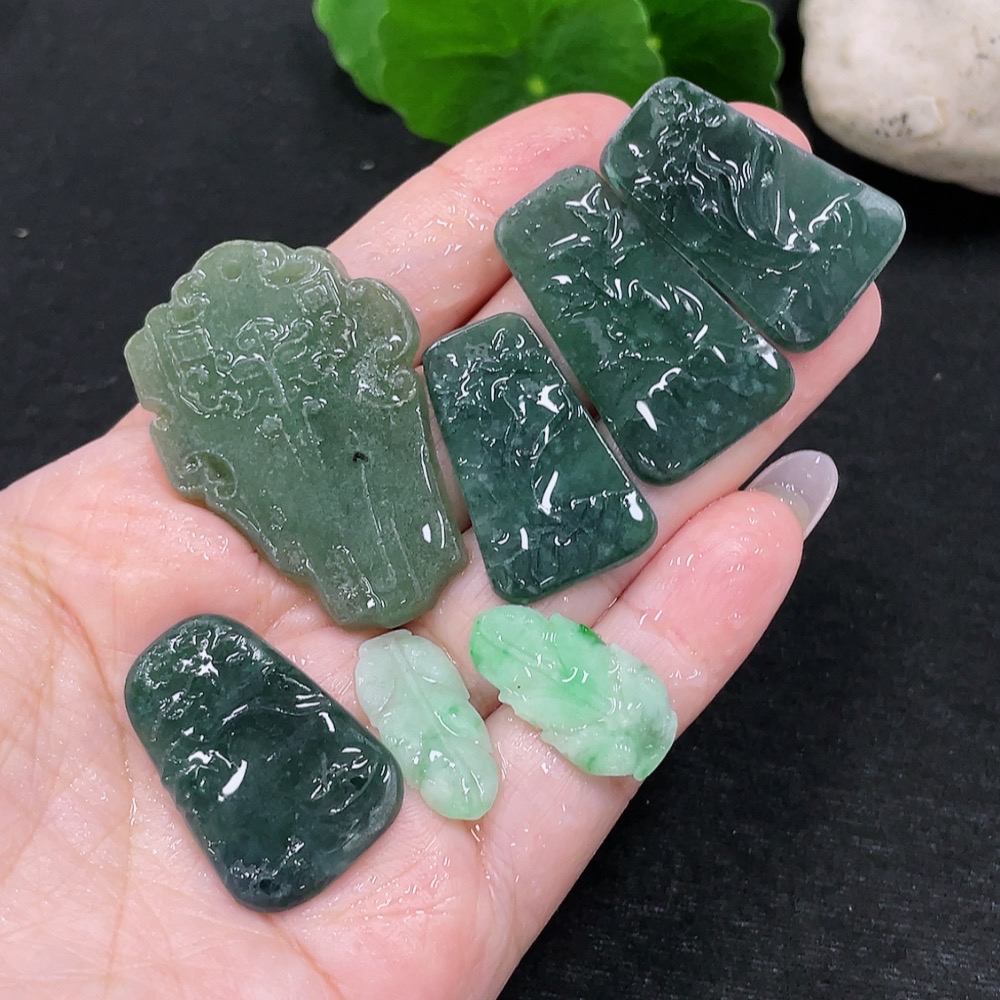 F32735636 Jadeite Pendant Sell as a Lot Rough