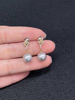 C33891523 18k seawater pearl earrings, color origin undetermined, total weight approx. 3.53g, size approx. 8.7mm