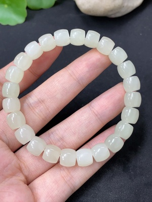 H42957118 和田玉手串    卡7.8mm左右    货品总重约21.5g