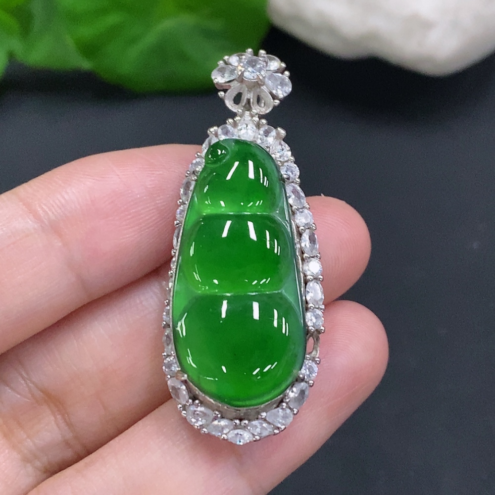 F34022868 Jadeite Auspicious Bean Inlaid Pendant Non-Gold Inlaid Total Weight About 7.4g