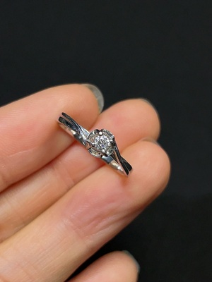 M46536617 钻石戒指 托Pt91% 圈Pt94% 货品总重约2.51克 圈口12 印记D0.08ct
