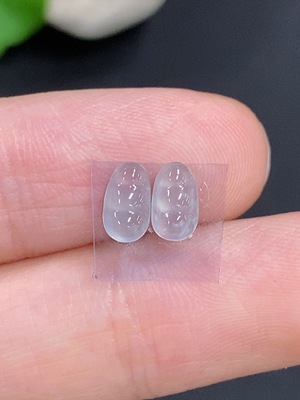 F46555859 翡翠福豆镶嵌件一手走 货品总重量约0.7克（含小袋子）