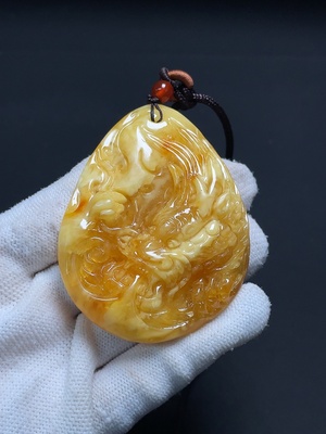 C43199947 琥珀蜜蜡挂件 覆无色膜 含绳 货品总重约26.3g
