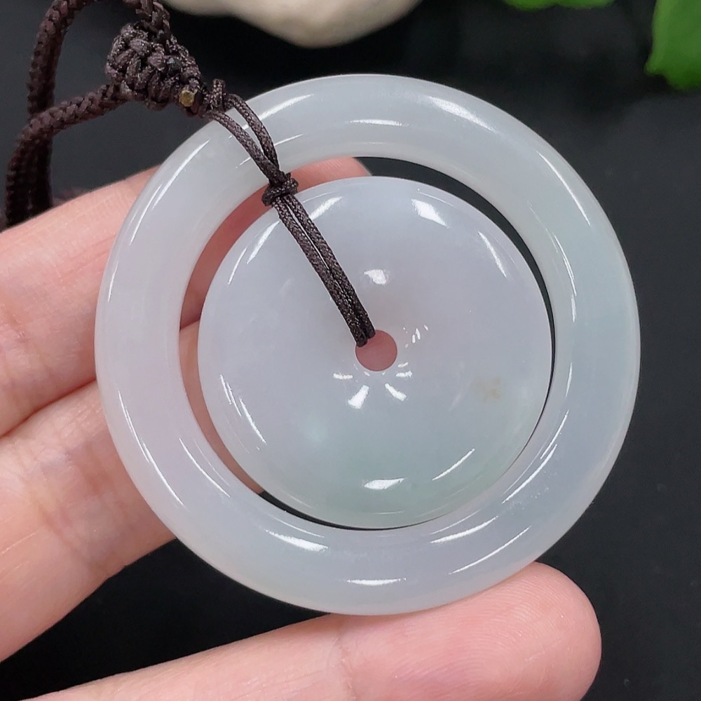 F27138508 Jadeite Mother-and-Child Button Pendant