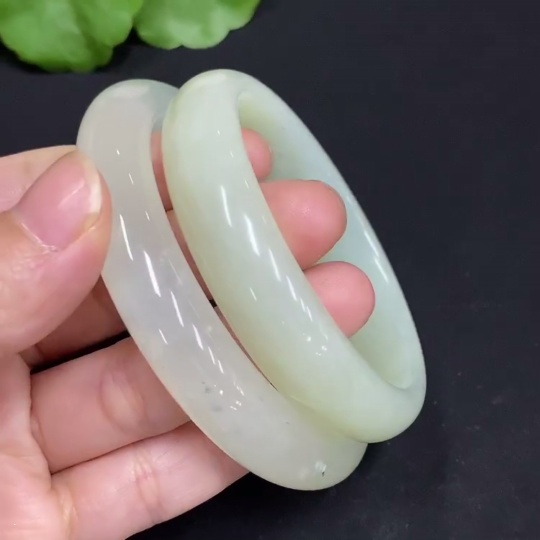 H34987028 Xiuyu (Serpentine Jade) Regular Circle Bracelet