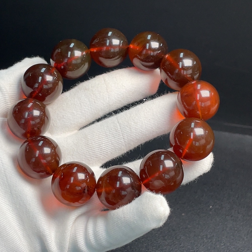 C30511661 Amber and Beeswax Bracelet, Approx. 21.4mm in Size, Total Weight Approx. 62.92g