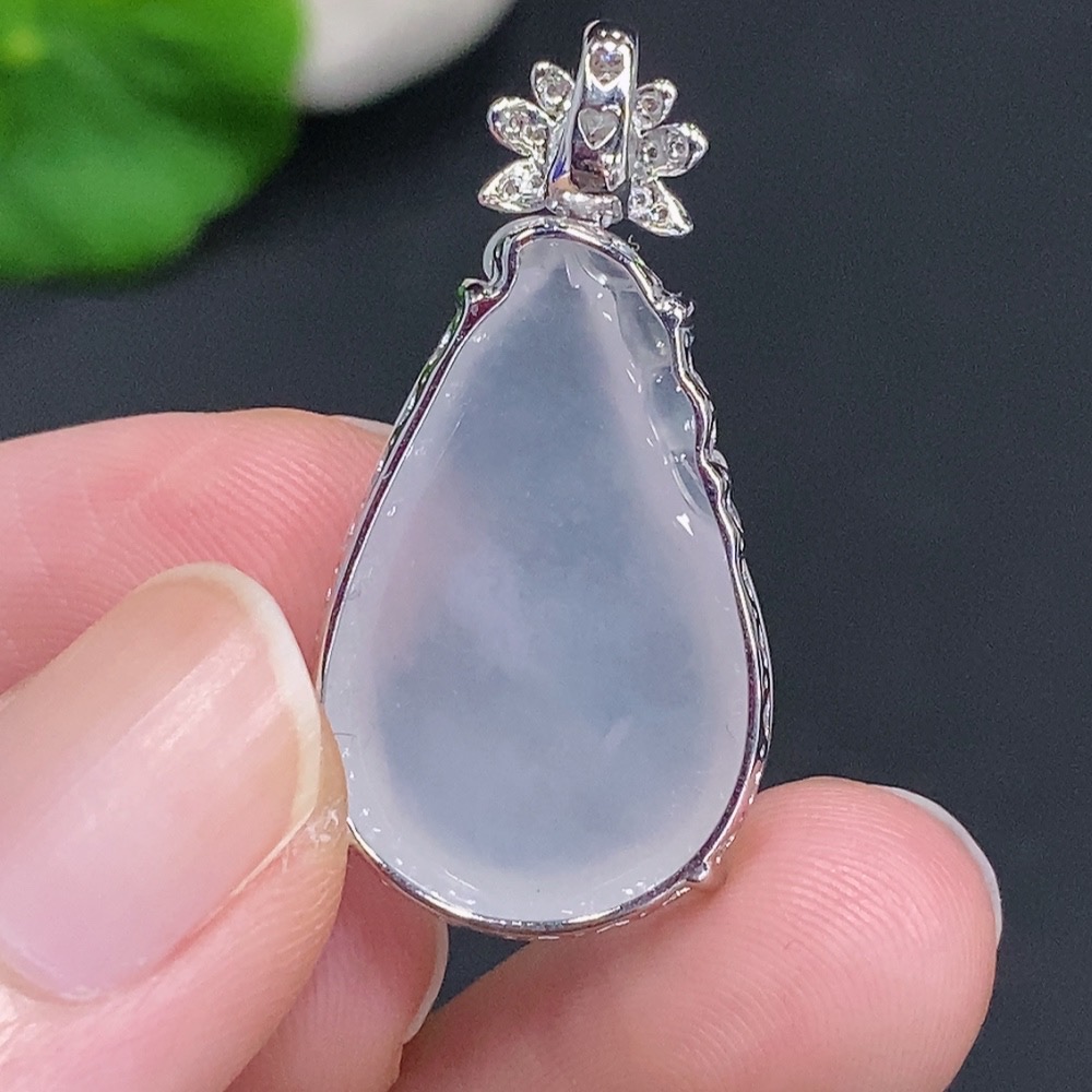 F31646104 Jadeite Fu Gua Inlaid Pendant 18k Gold Total Weight Approx. 5.3g with Diamond Accents