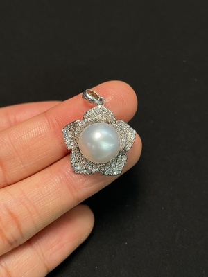 C44313370 海水珍珠吊坠 颜色成因未定 非金 货品总重约5.97克 卡10.7mm左右
