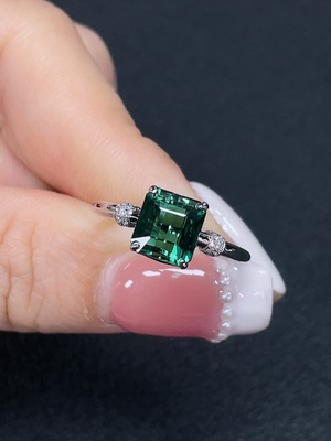 C41833518 碧玺戒指 18k金 配镶钻石 货品总重约1.95克  圈口18
