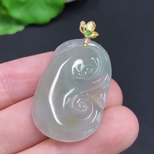 F31690197 Jadeite Ruyi Pendant